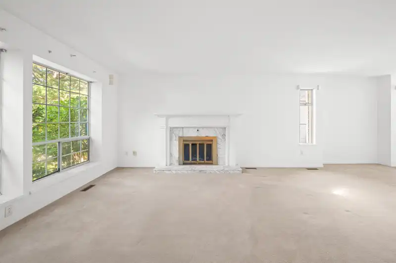 935 165 STREET - photo 3 of 40