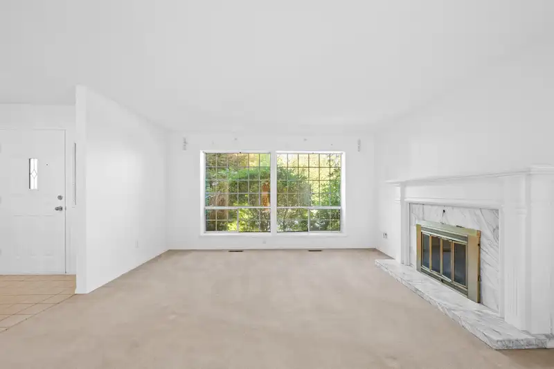935 165 STREET - photo 4 of 40