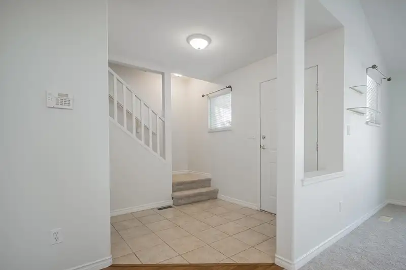 10 6885 184 STREET - photo 4 of 39