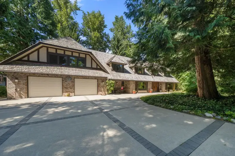 14325 25 AVENUE - photo 1 of 40