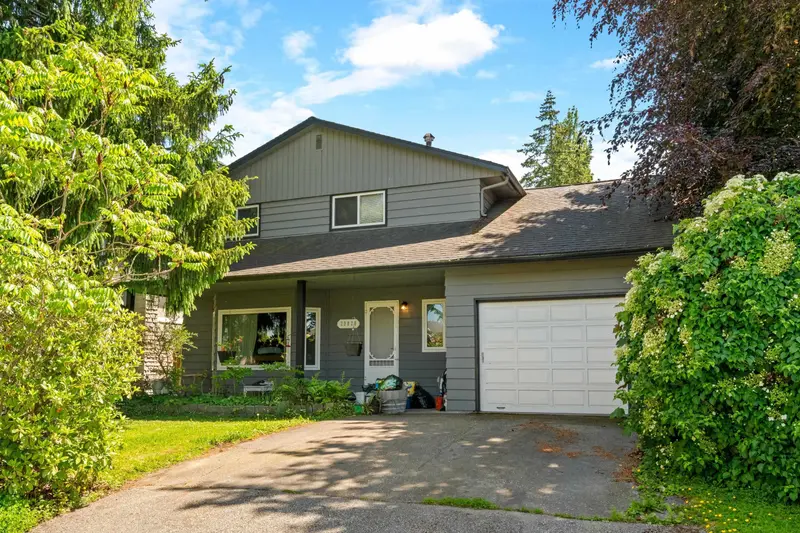 20820 51 AVENUE - photo 2 of 25