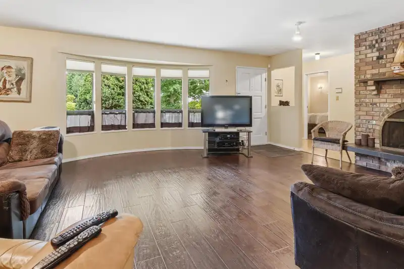 1827 142ND STREET - photo 4 of 22
