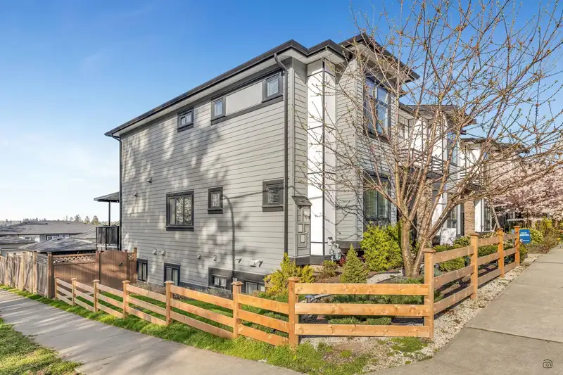 14001 60 AVENUE - photo 3 of 40