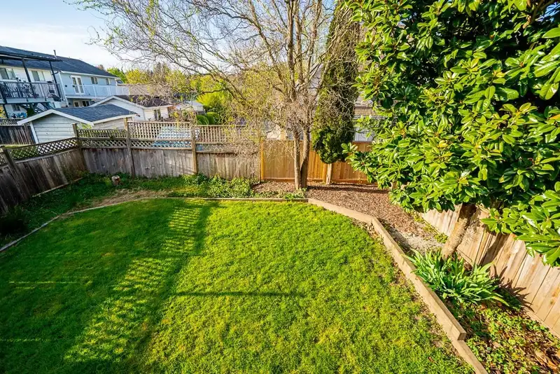 2283 WILLOUGHBY COURT - photo 4 of 35