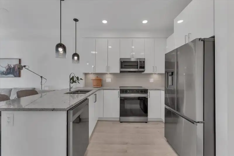 212 5504 BRYDON CRESCENT - photo 3 of 10