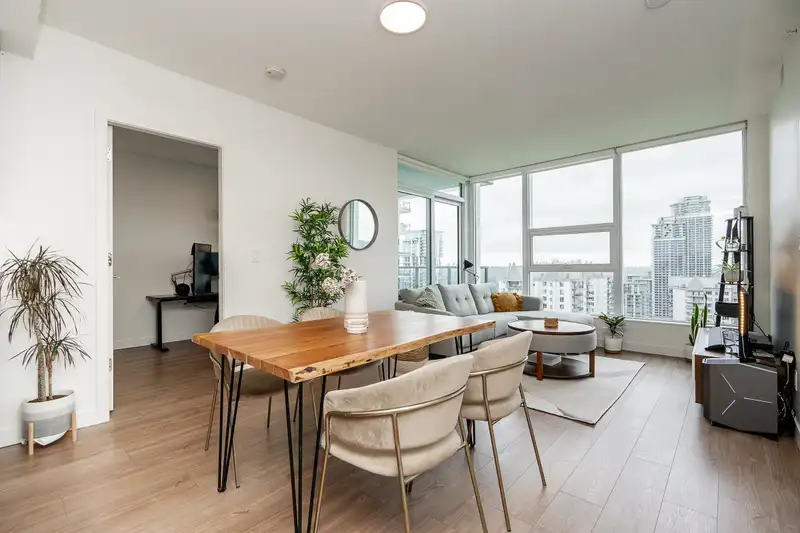 1806 595 AUSTIN AVENUE - photo 1 of 40