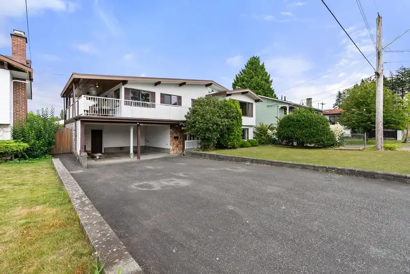 11531 87 AVENUE - photo 1 of 40