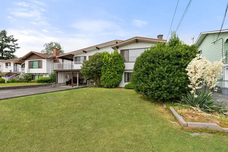 11531 87 AVENUE - photo 3 of 40
