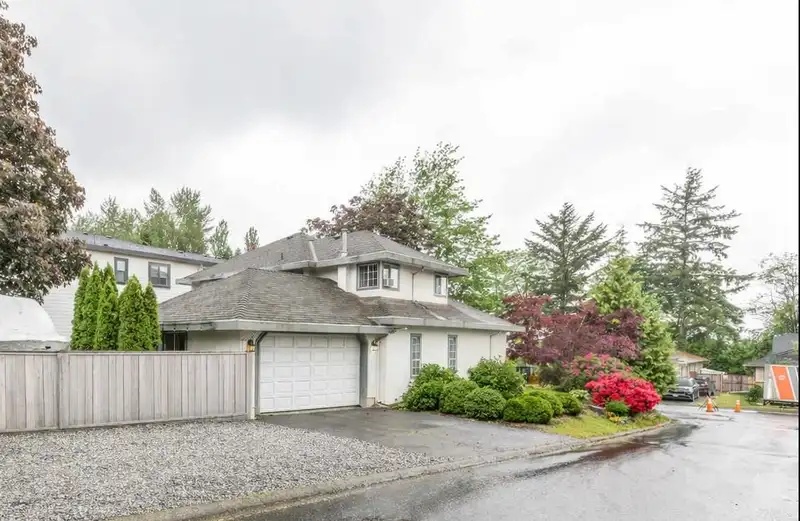 6412 179 STREET - photo 4 of 38