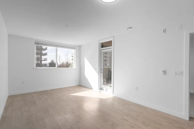 202 108 E 8TH STREET - photo 3 of 25