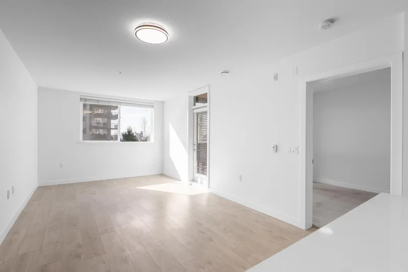 202 108 E 8TH STREET - photo 4 of 25