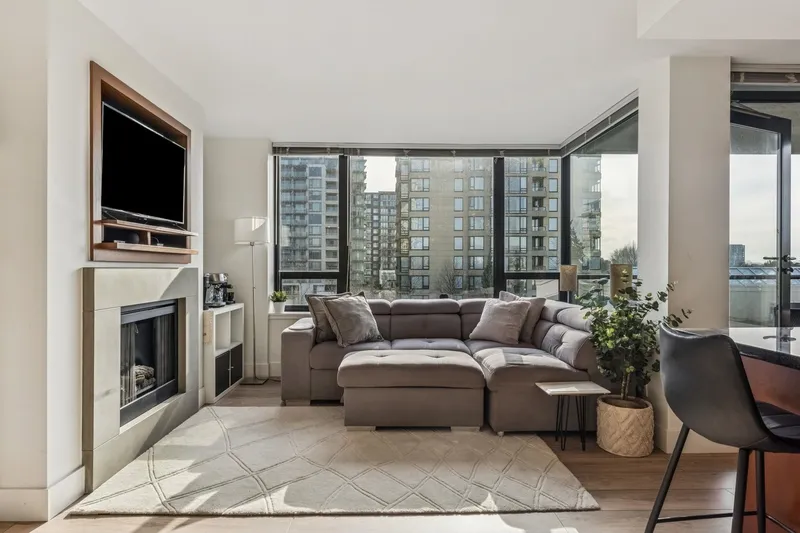 808 9180 HEMLOCK DRIVE - photo 2 of 25