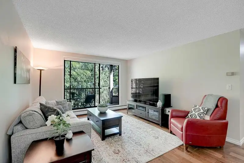 303 1740 SOUTHMERE CRESCENT - photo 4 of 28