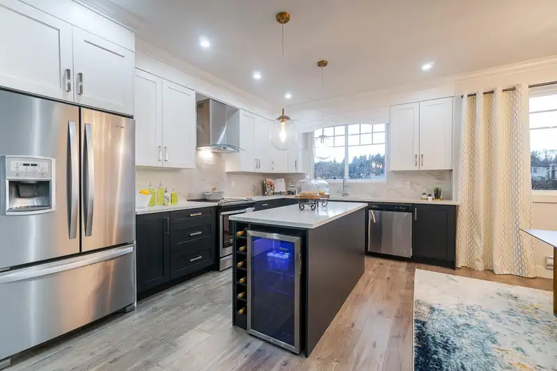 54 13898 64 AVENUE - photo 1 of 12