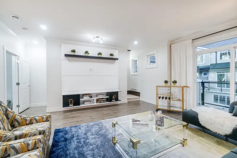 54 13898 64 AVENUE - photo 3 of 12
