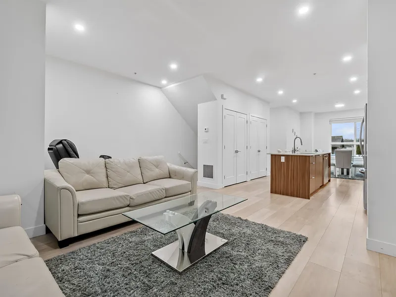 62 19760 55 AVENUE - photo 3 of 17