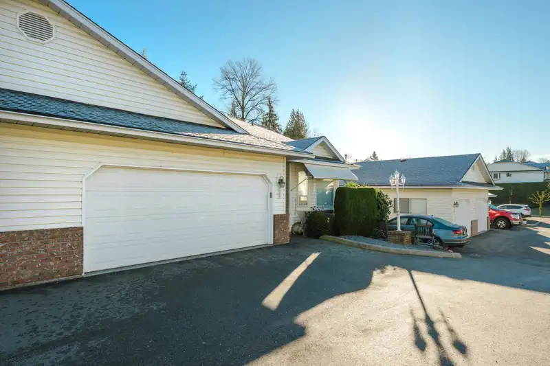 69 3054 TRAFALGAR STREET - photo 3 of 40