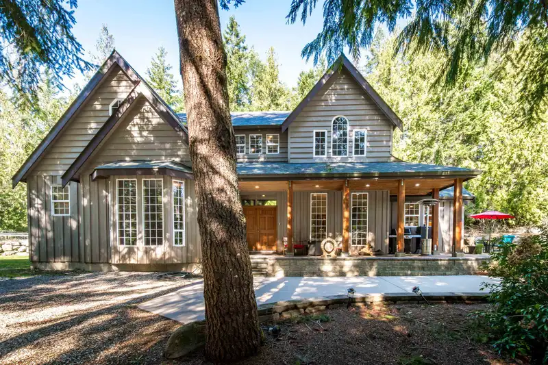6979 SECHELT INLET ROAD - photo 2 of 40
