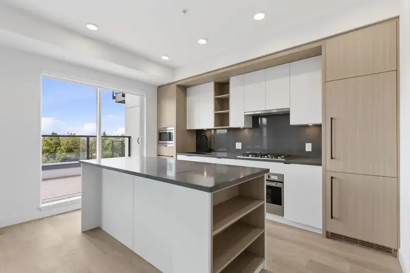 501 2268 E BROADWAY - photo 2 of 16