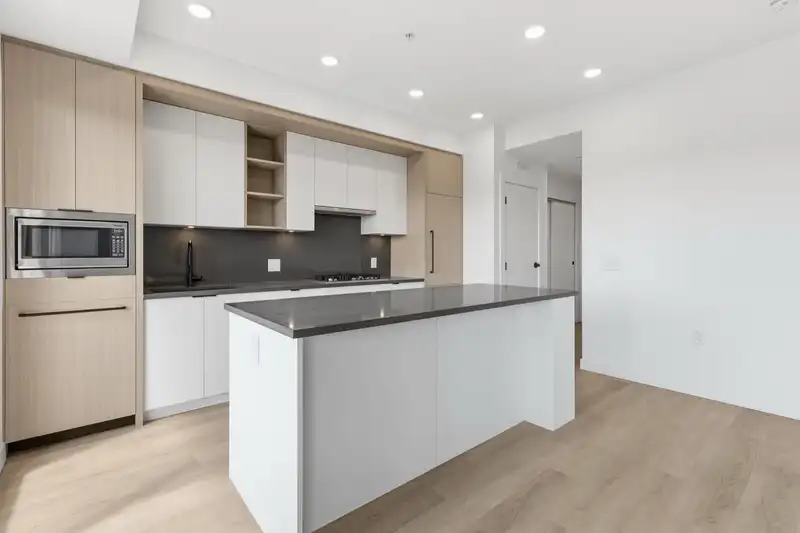 501 2268 E BROADWAY - photo 3 of 16