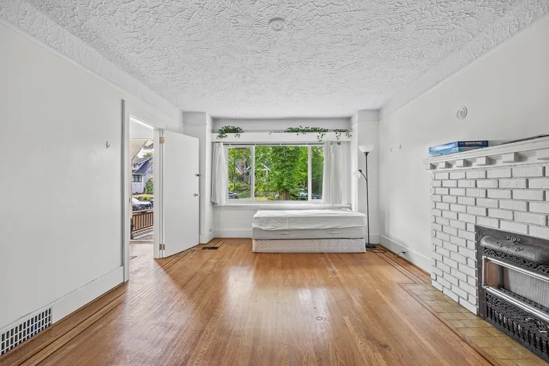 3579 W 18TH AVENUE - photo 3 of 25