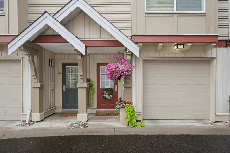 52 6651 203 STREET - photo 4 of 40
