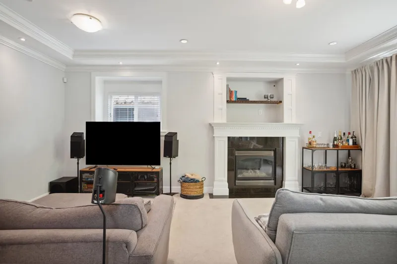 5187 SHERBROOKE STREET - photo 3 of 25