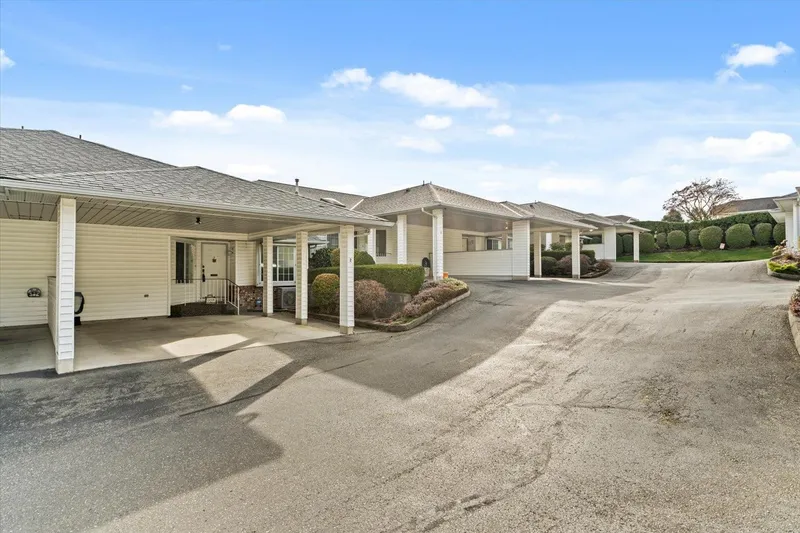 2 3055 TRAFALGAR STREET - photo 2 of 25