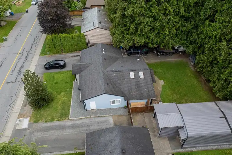 34843 LABURNUM AVENUE - photo 1 of 32