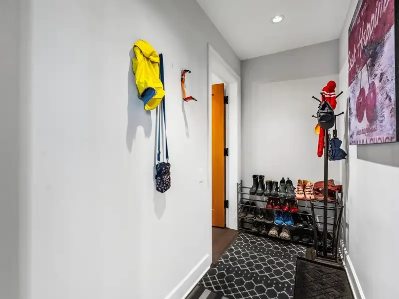 100 656 W 13TH AVENUE - photo 2 of 21