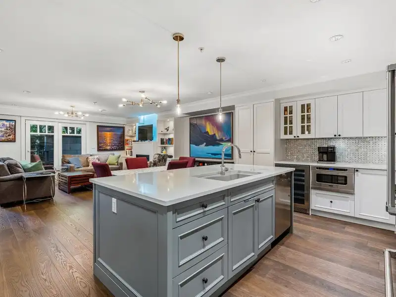 100 656 W 13TH AVENUE - photo 4 of 21