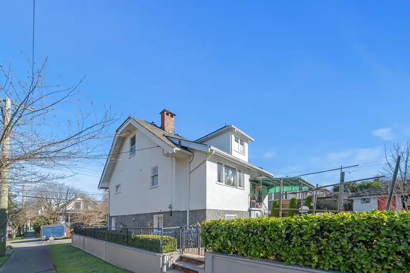 2110 FERNDALE STREET - photo 3 of 30