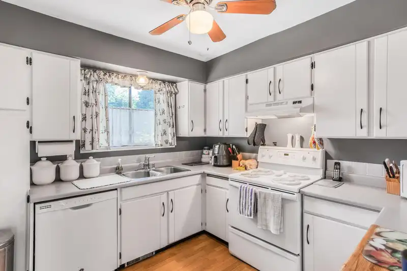 6 32870 BEVAN WAY - photo 3 of 27