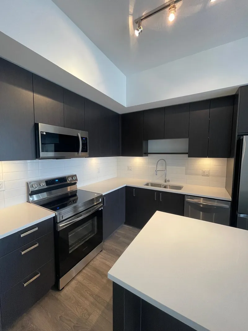 609 15815 85 AVENUE - photo 3 of 23