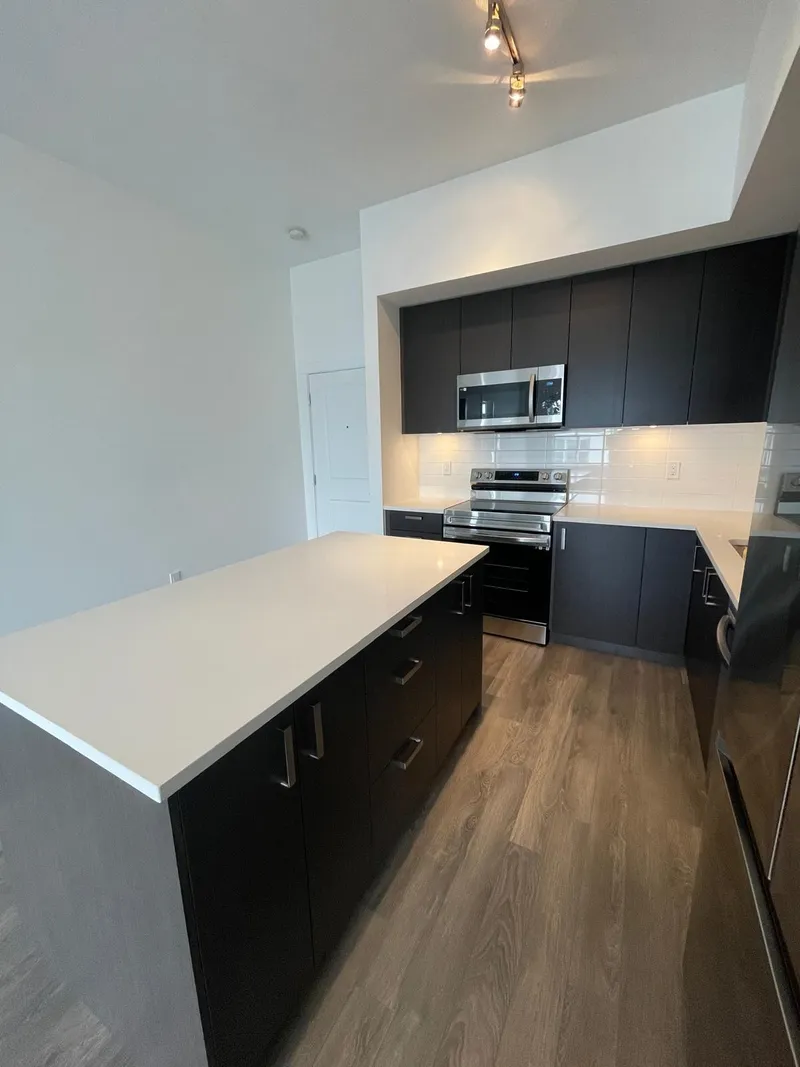 609 15815 85 AVENUE - photo 4 of 23