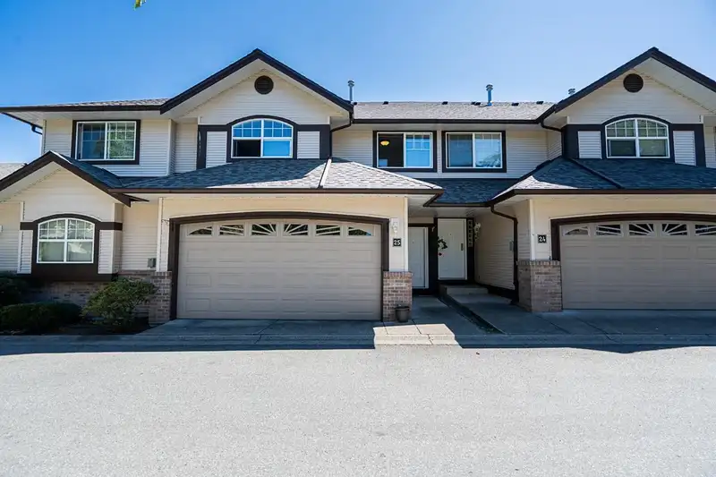 25 15959 82 AVENUE - photo 1 of 37