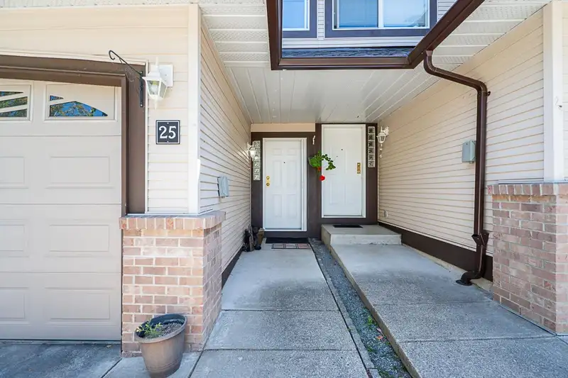 25 15959 82 AVENUE - photo 4 of 37