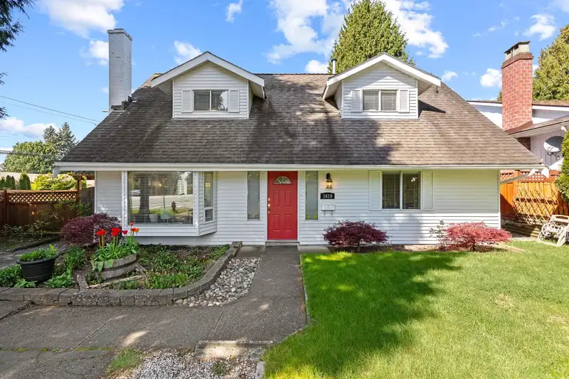 1619 138A STREET - photo 2 of 31