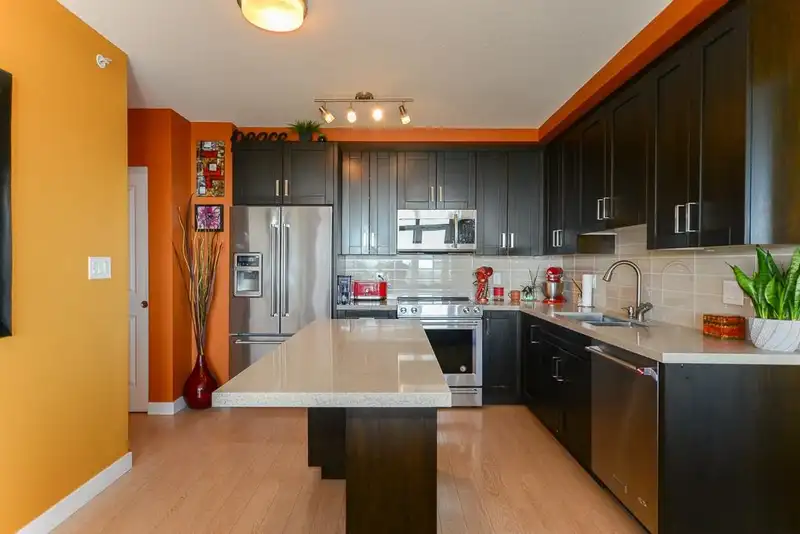 1911 11967 80 AVENUE - photo 3 of 25