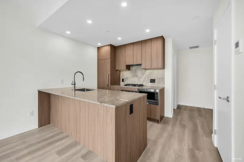 1608 626 CLAREMONT STREET - photo 3 of 25