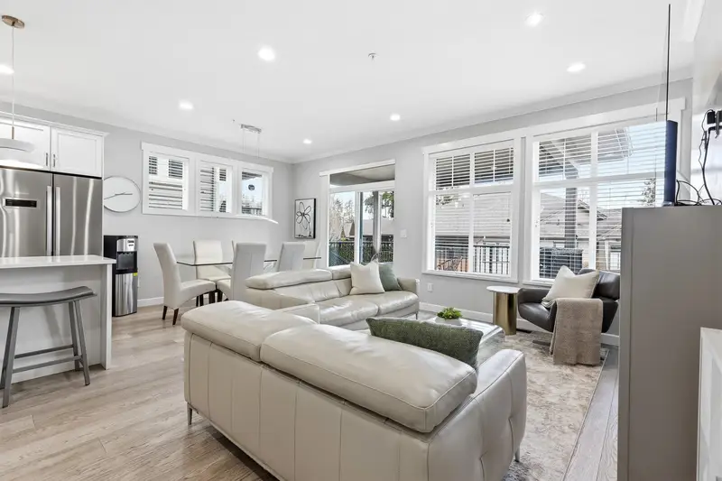 20 7138 210 STREET - photo 2 of 25