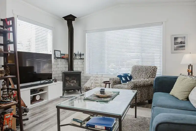 13 4496 SUNSHINE COAST HIGHWAY - photo 3 of 26