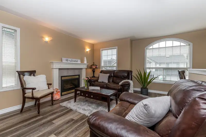 103 5373 PEACH ROAD - photo 4 of 33