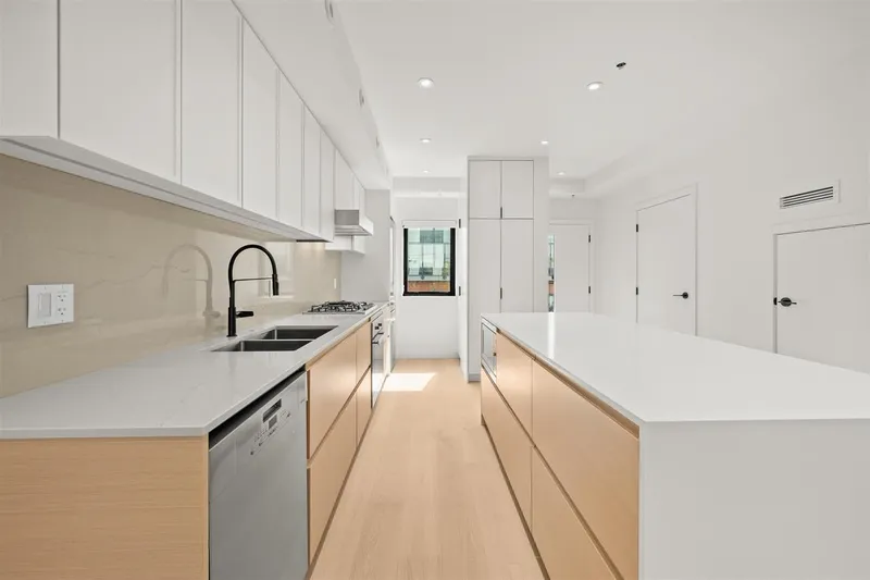 32 530 W 28TH AVENUE - photo 2 of 10