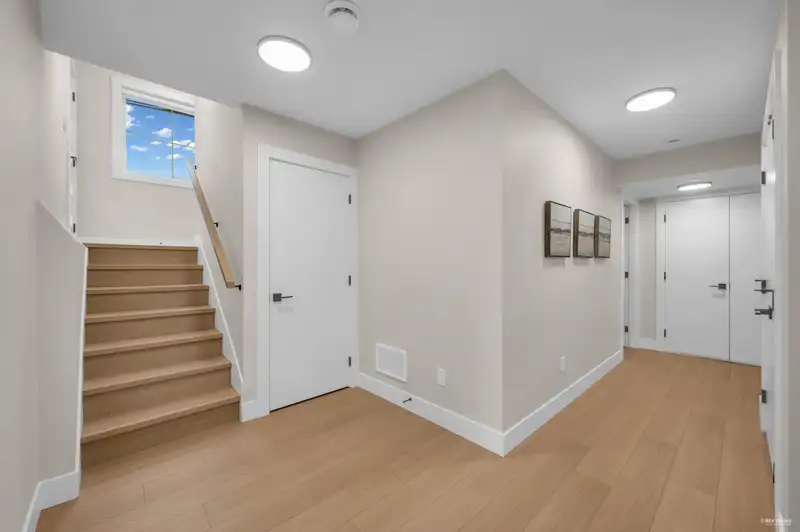 4 11384 207 STREET - photo 4 of 40