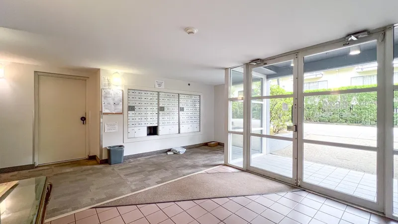 231 8620 JONES ROAD - photo 4 of 23