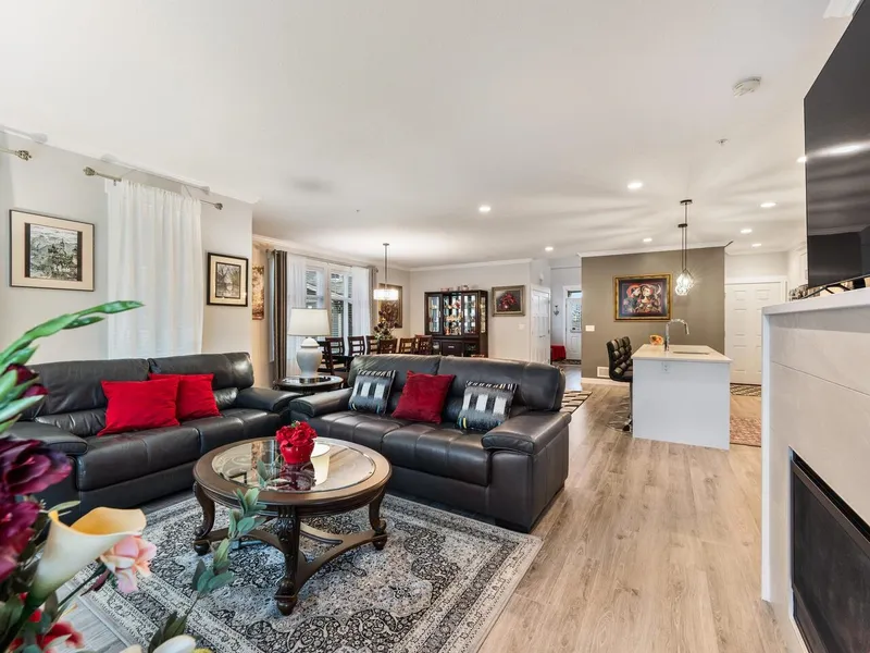 69 7138 210 STREET - photo 3 of 25