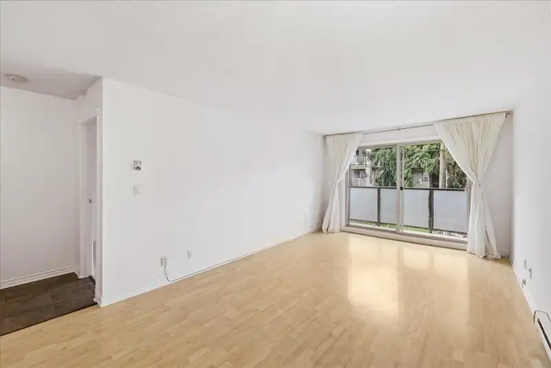304 1864 FRANCES STREET - photo 4 of 26