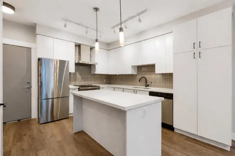 B208 20838 78B AVENUE - photo 4 of 17