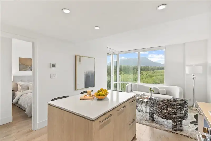 1908 680 SEYLYNN CRESCENT - photo 2 of 33